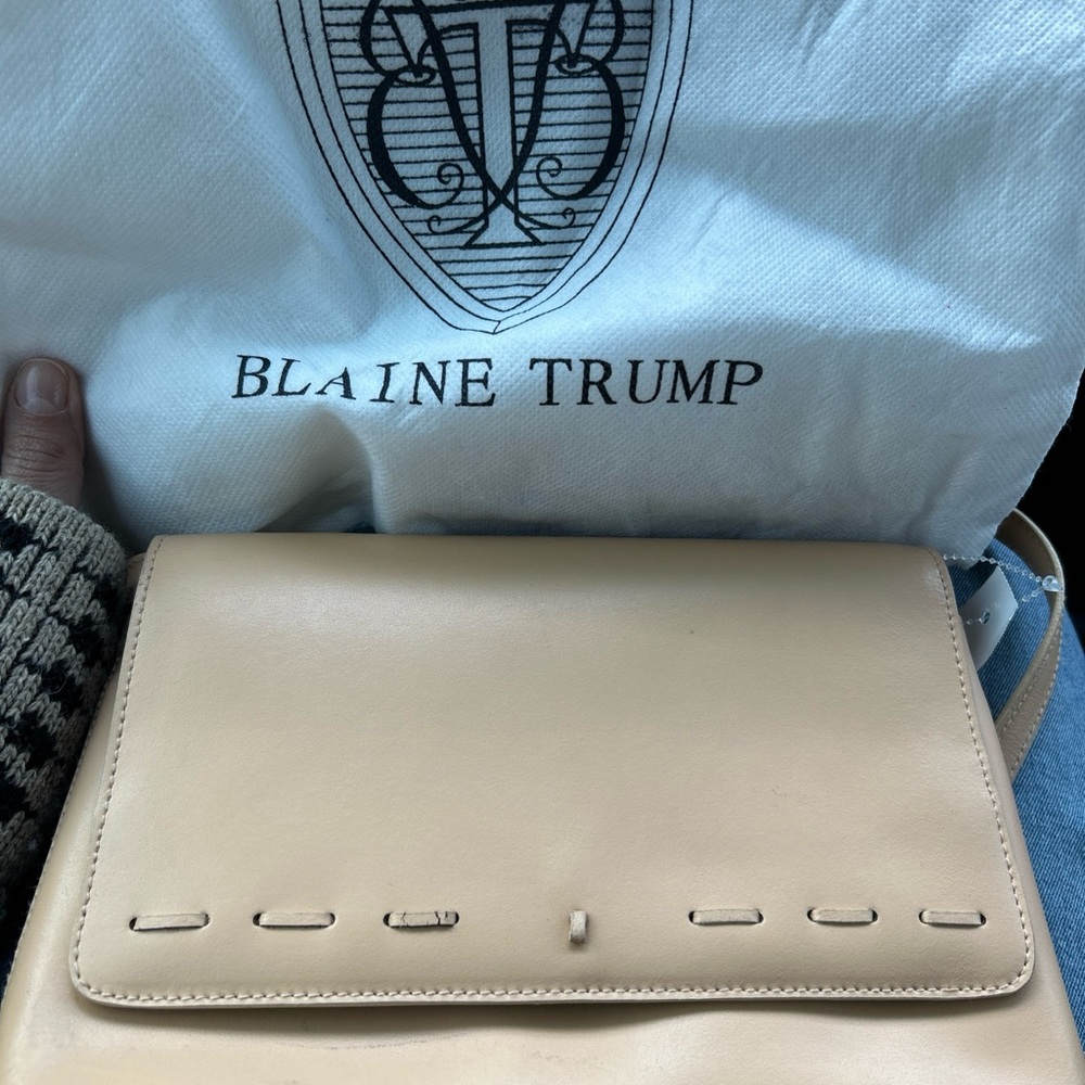Blaine Trump Beige Leather crossbody Handbag